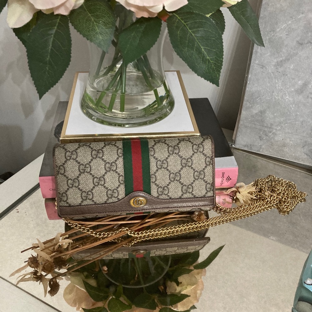 Gucci wallet on chain